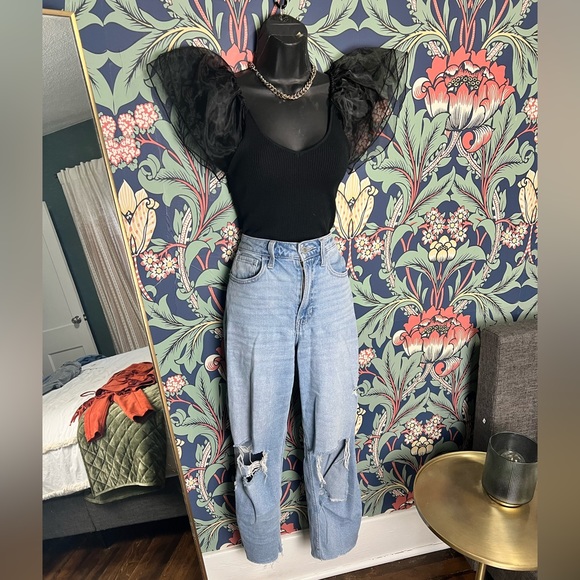 Black top with sheer butterfly sleeves - Picture 2 of 4